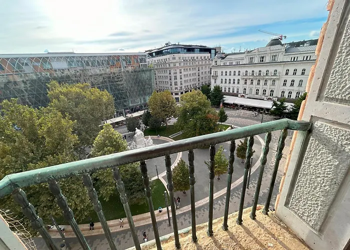 The Times * Budapesta